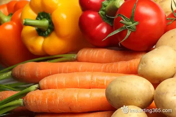 坐月子需弃三陋习 专家：少吃盐多吃水果蔬菜